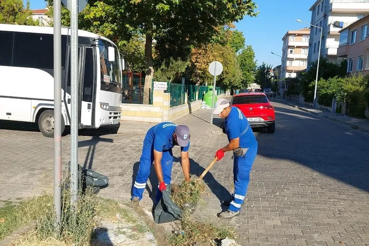 Lüleburgaz’da Yağmur Suyu Oluklarında Temizlik 150w